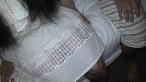 【無】黒髪ロングの小柄なロリ美少女