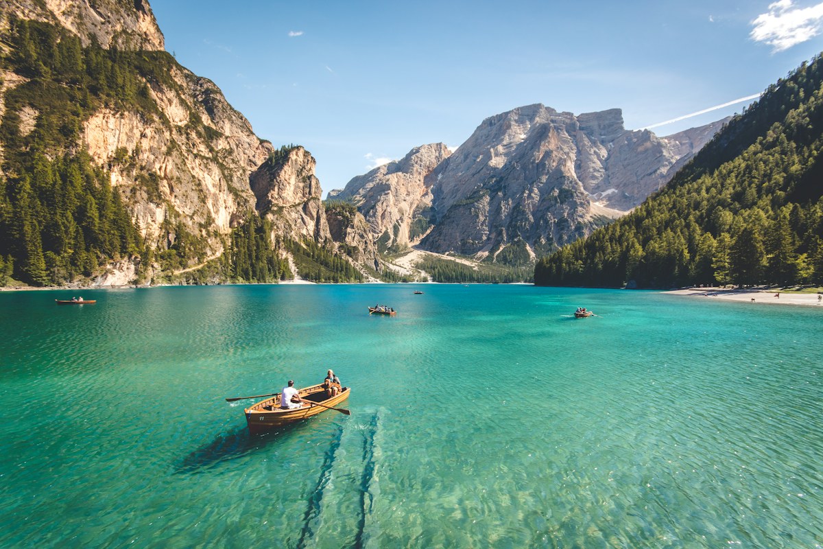 A quiet landscape beside the water